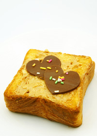 バレンタインに、♡♡のトースト