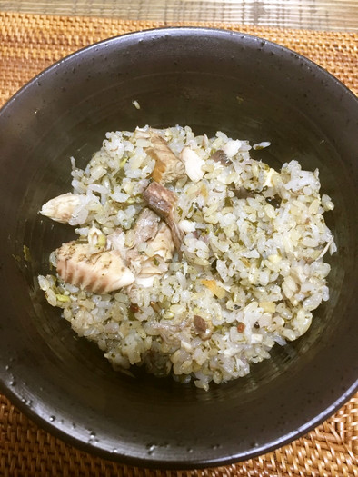 サバ缶と生姜と緑茶で！健康炊き込みご飯の写真
