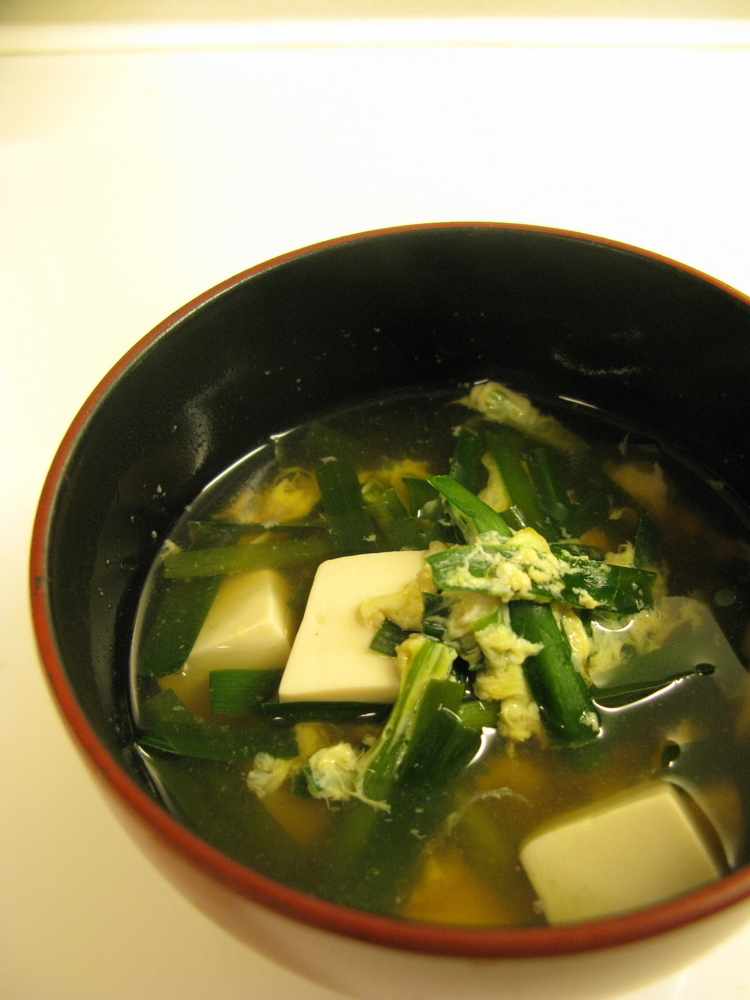 豆腐とにらのすまし汁の画像