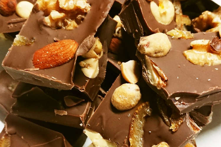ナッツ一杯の手作り板チョコ レシピ 作り方 By ミコおばちゃん クックパッド 簡単おいしいみんなのレシピが354万品