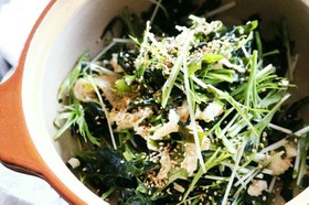 鶏皮とワカメの和え物