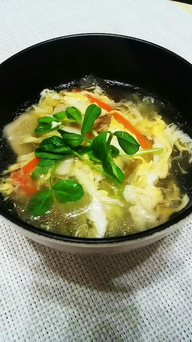 コンソメ中華のとろみ卵スープ。の写真