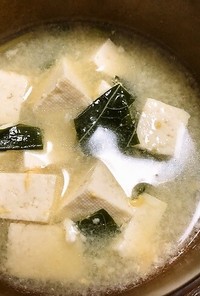 身体が温まる！カラルーと島豆腐の味噌汁