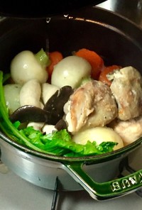 骨付き鶏肉とゴロゴロ野菜の蒸し煮