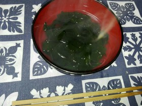 お椀で簡単にワカメ春雨スープ☆☆☆