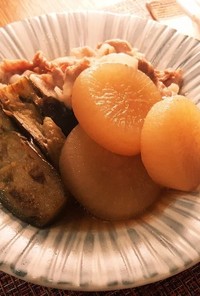大根と豚バラとなすの炊きもの(o^^o)