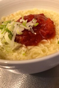 サッポロ一番塩らーめんでトマト麺