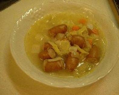 野菜とソーセージのスープの写真