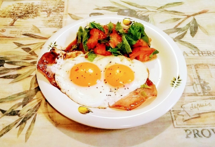 簡単時短朝食2 ハムエッグにトマトソテーの画像