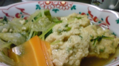 レタスと水菜の鶏団子汁の写真