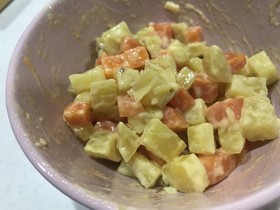 幼児食の副菜にんじんとさつまいもサラダ