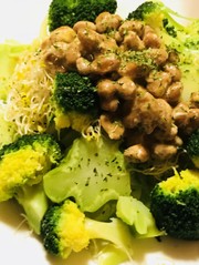 ブロッコリー&スプラウトサラダ納豆ソースの写真