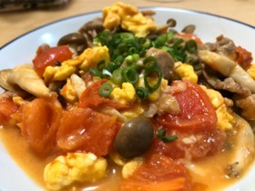 顆粒だしで簡単!豚とトマトと卵の和風炒め