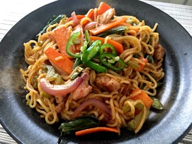 【ネパール料理】チキンチョウミン
