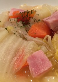 野菜たっぷり♡食べるコンソメスープ