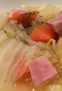 野菜たっぷり♡食べるコンソメスープ