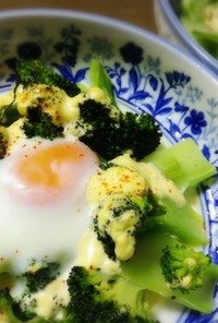 卵のソースで食べるブロッコリーのマヨ焼き