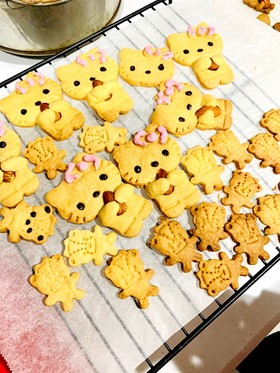簡単!キティちゃん 抱っこくまクッキー
