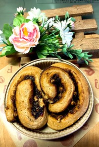 ふすまの味噌クルミロールパン