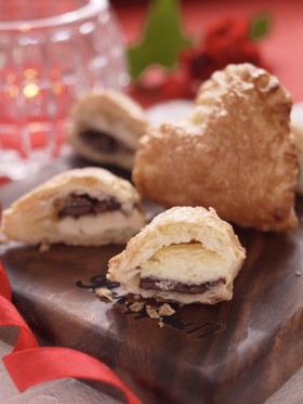 ハートの企み♡チョコとクリチのひと口パイ