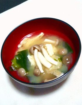 ✿風味アップ! しめじとワカメのお味噌汁