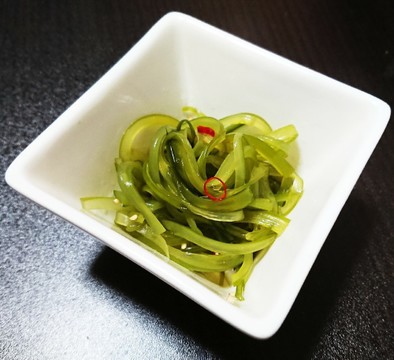 シャキシャキ生茎わかめの中華サラダの写真