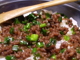 焼肉なそぼろ丼