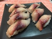 アジの握り寿司の写真