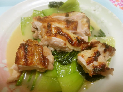 鶏のモモ肉とチンゲン菜の香味油、上湯炒めの写真