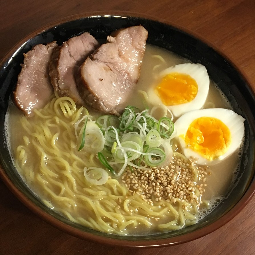 こってり本格 とんこつラーメンの画像