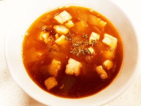 トマトとお豆のピリ辛スープ