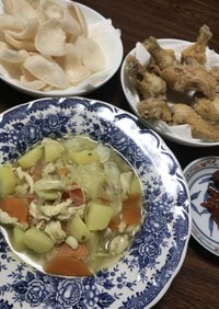 インドネシアのソトアヤム風スープ