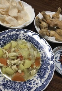 インドネシアのソトアヤム風スープ
