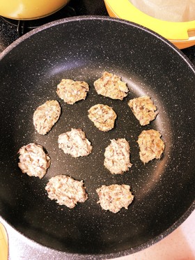離乳食後期〜 鯖缶で簡単手づかみバーグ♡