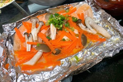 フライパン 簡単 鮭のホイル焼きの写真