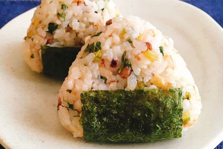 セロリの葉と鰹節の甘辛混ぜ込みおにぎり レシピ 作り方 By 新米幸せママ クックパッド 簡単おいしいみんなのレシピが355万品