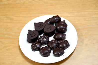 カカオ豆から作る 手作りチョコレート の写真