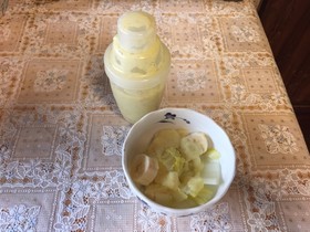 りんごドレッシングのフルーツベジサラダ