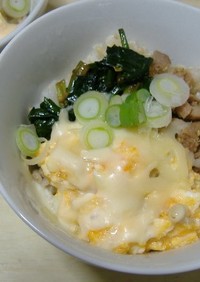 チーズたまご三色丼 with 深谷ネギ