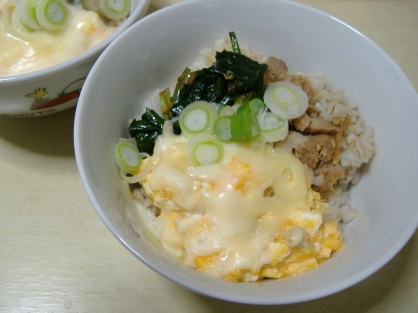 チーズたまご三色丼 with 深谷ネギの画像