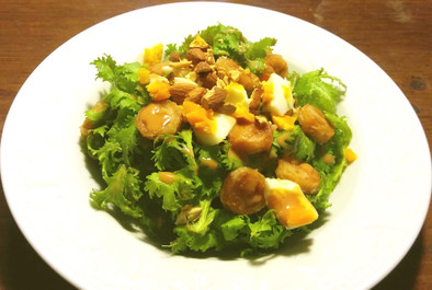 わさび菜と魚肉ソーセージのサラダの写真