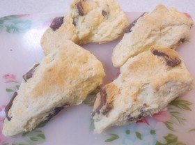 ホットケーキミックスでチョコ入りスコーン