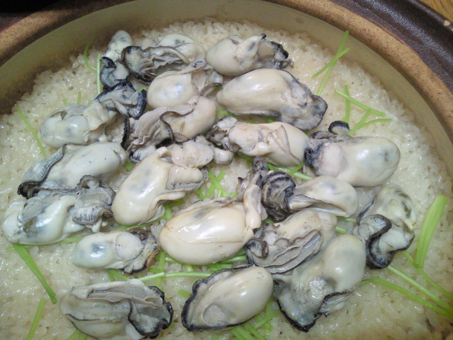 土鍋牡蠣ごはんの画像