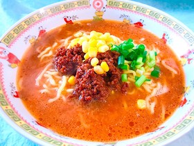 ジャージャー麺肉味噌をのせて味噌らーめん