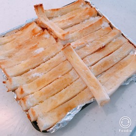 余ったパンの耳で、パン耳ハニースティック