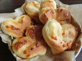 ふわふわチーズのハートパン❤
