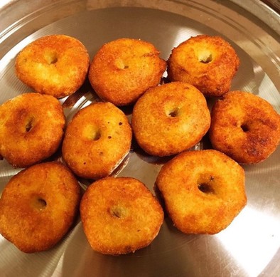 南インド風ドーナッツ（ヴァダ）の写真