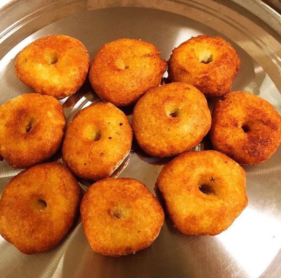 南インド風ドーナッツ（ヴァダ）の画像
