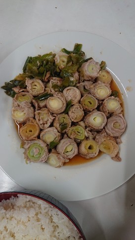 【体育系学生】豚バラネギ巻きすき焼き風