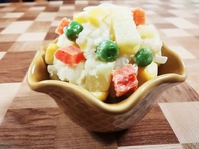 簡単おかず☆半マッシュポテサラわさびマヨ